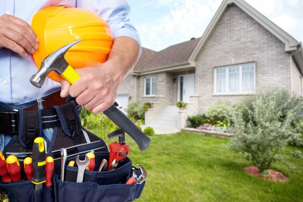 Hands,Of,Handyman,With,A,Tool,Belt.